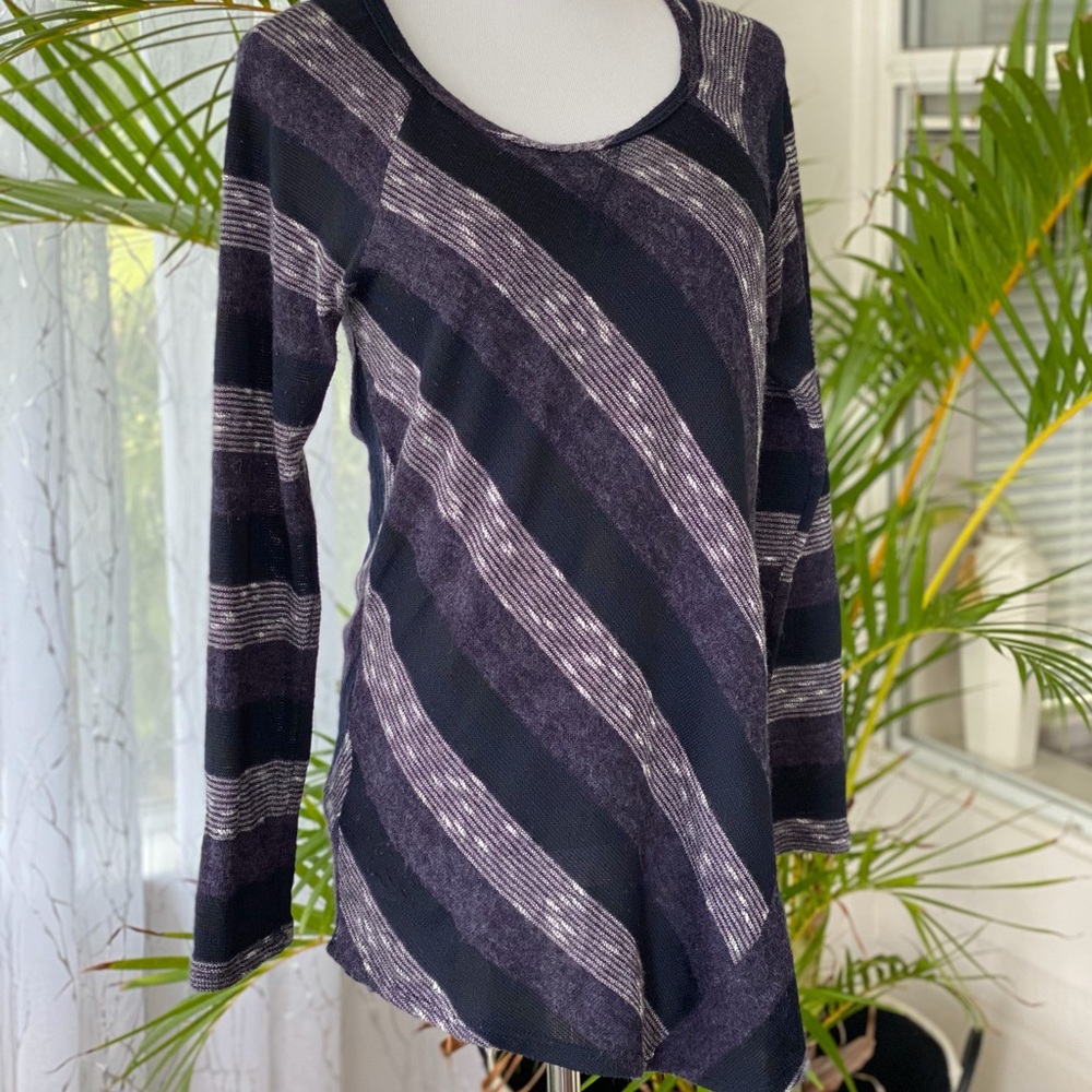 GRAFIKA Women’s Gray Striped Black Gray Sweater biased cut. Size Medium M